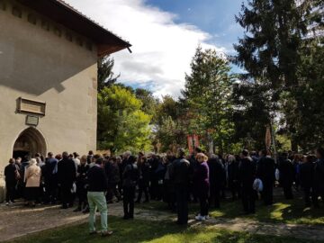 Slujba de înmormânatare pentru Jeni Mandachi a avut loc la biserica din Sf. Ilie, ctitorită de Ștefan cel Mare