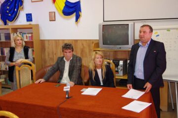 Primarul orașului Liteni, Tomiță Onisii, (dreapta) a anunțat că de acest proiect vor beneficia Liceul Tehnologic și Școala Gimnazială Rotunda