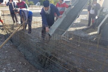 Preotul Puiu Florea Gabriel, pe șantier