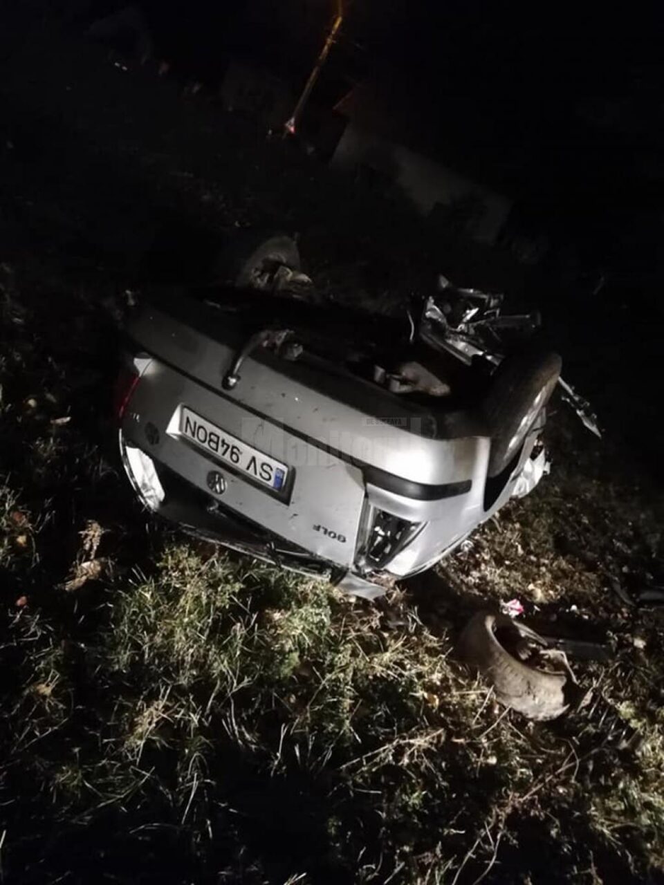 Mașina implicată în accidentul de sâmbătă noapte, în care se aflau patru tineri
