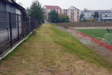 Pe această latură erau opt tomberoane de gunoi care au dispărut