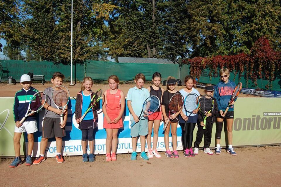 O mică parte dintre participanții la Cupa Select-Decathlon, așteptând să intre în concurs
