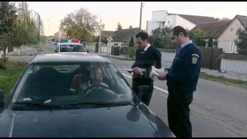 Scene incredibile în trafic: șoferul abia se putea ține pe picioare de beat ce era, iar fratele lui s-a încăierat cu polițiștii