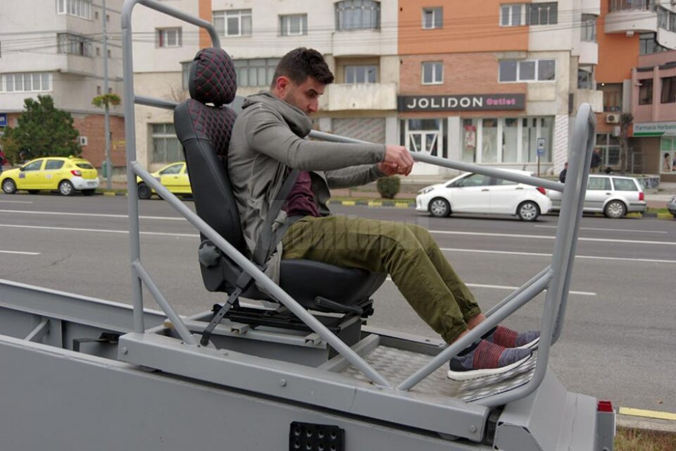 Șoferii care circulau fără centuri, zdruncinați serios într-un simulator de accidente