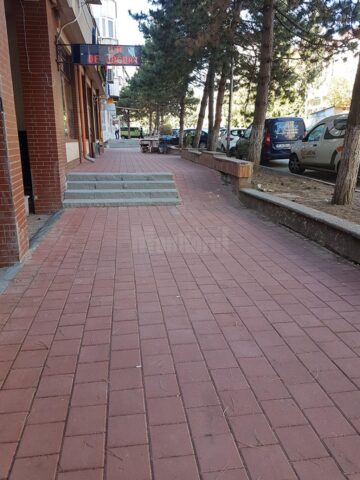 Trotuarele străzii Curtea Domneasca, refăcute
