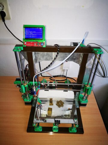 Un adolescent din Fălticeni a construit, de la zero, o imprimantă 3D