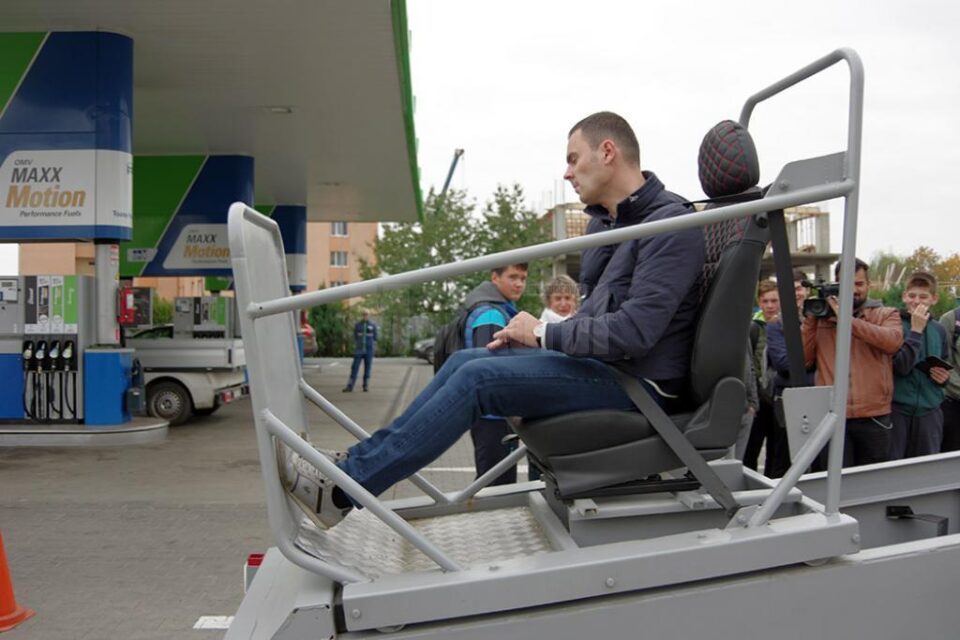 Impactul este puternic, deși se produce în condițiile unei viteze de 30 de km/h