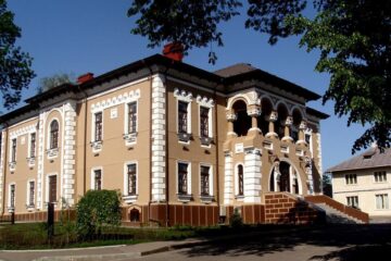 Vernisajul expoziției de grup „4 plus 1”, sâmbătă, la Galeria de Artă „Ion Băieșu” Fălticeni