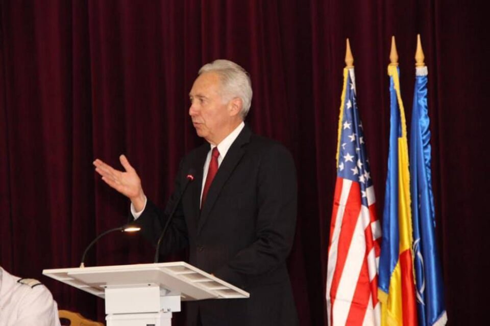 Ambasadorul SUA în România, în vizită la Colegiul Național Militar „Ștefan cel Mare”. Foto: Laurențiu Sbiera