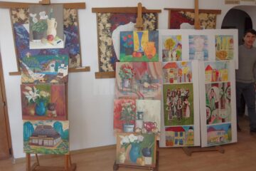 Expoziția realizată de elevii de la specializările Arte plastice și Arhitectură
