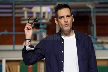 Ovații și îndelungi aplauze la finalul spectacolului “Jake și femeile lui”