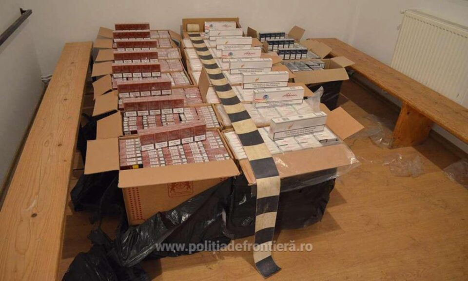Țigări de contrabandă, de peste 20.000 de euro, și un jeep, reținute în zona de munte Țigări de contrabandă, de peste 20.000 de euro, și un jeep, reținute în zona de munte
