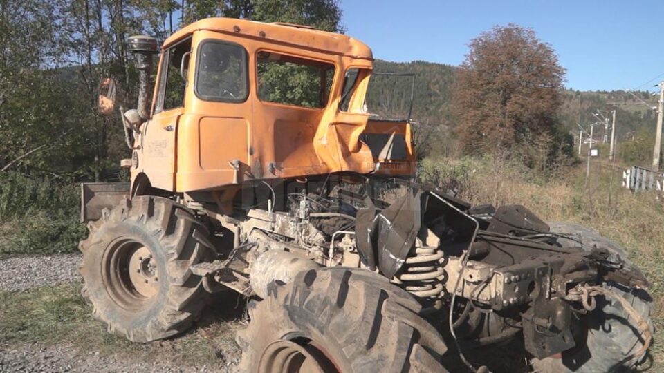Autoutilitara de tip unimog a fost lovită de tren