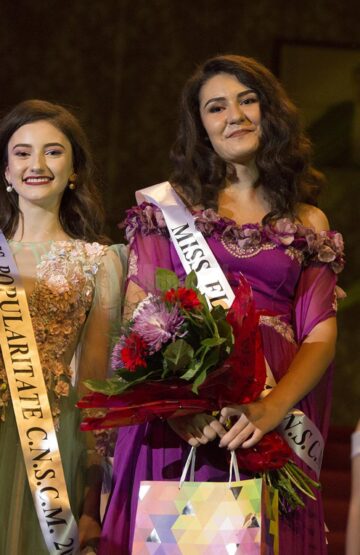 Alexandra Lăzăreanu a dobândit statutul de Miss Eleganță