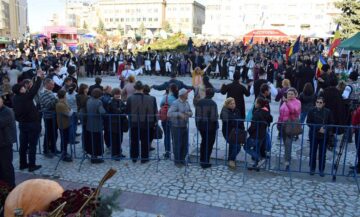 La Fălticeni, cântec popular, patriotic și fanfare