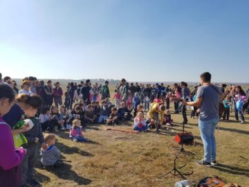 500 de voluntari au participat la o acțiune de împădurire a 2,5 hectare de teren defrișat la Adâncata