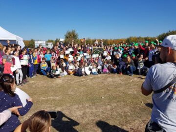 500 de voluntari au participat la o acțiune de împădurire a 2,5 hectare de teren defrișat la Adâncata