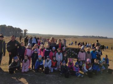 500 de voluntari au participat la o acțiune de împădurire a 2,5 hectare de teren defrișat la Adâncata
