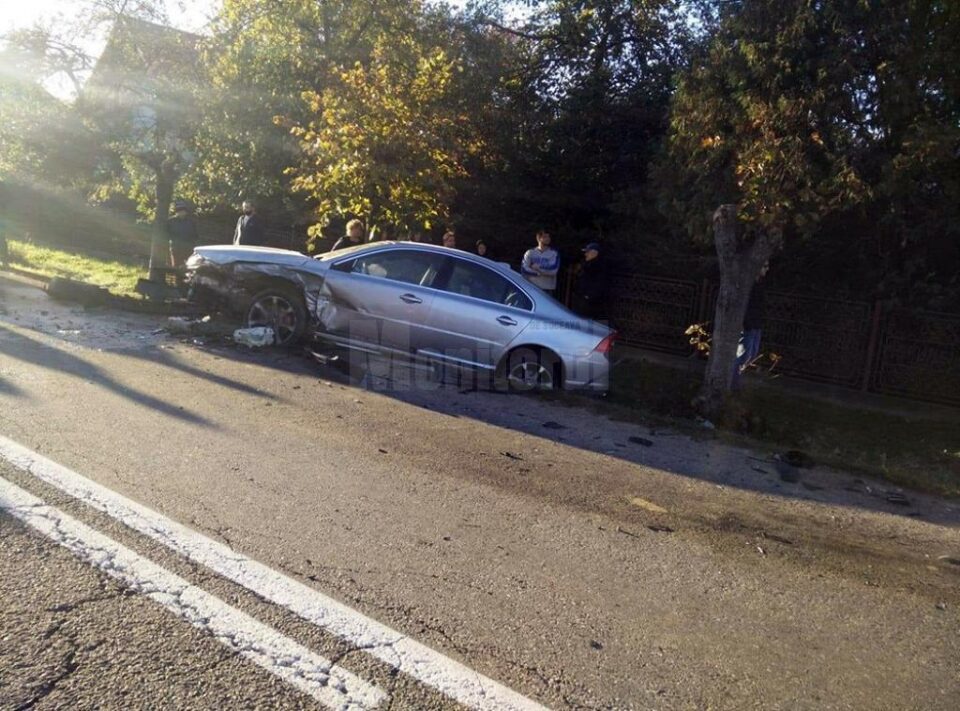 O femeie de 72 de ani a murit și trei persoane au ajuns la spital, după un accident rutier grav în Vicovu de Sus