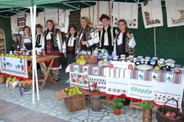 La Fălticeni, cântec popular, patriotic și fanfare