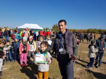 500 de voluntari au participat la o acțiune de împădurire a 2,5 hectare de teren defrișat la Adâncata