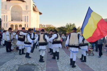 La Fălticeni, cântec popular, patriotic și fanfare
