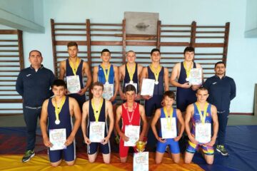 Echipa de lupte greco-romane LPS Suceava a câștigat argintul național sub îndrumarea antrenorilor Valerică Gherasim și Andrei Bolohan
