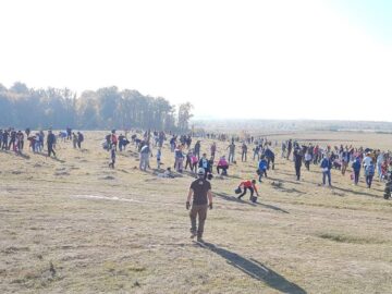 500 de voluntari au participat la o acțiune de împădurire a 2,5 hectare de teren defrișat la Adâncata