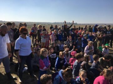 500 de voluntari au participat la o acțiune de împădurire a 2,5 hectare de teren defrișat la Adâncata