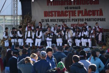 La Fălticeni, cântec popular, patriotic și fanfare