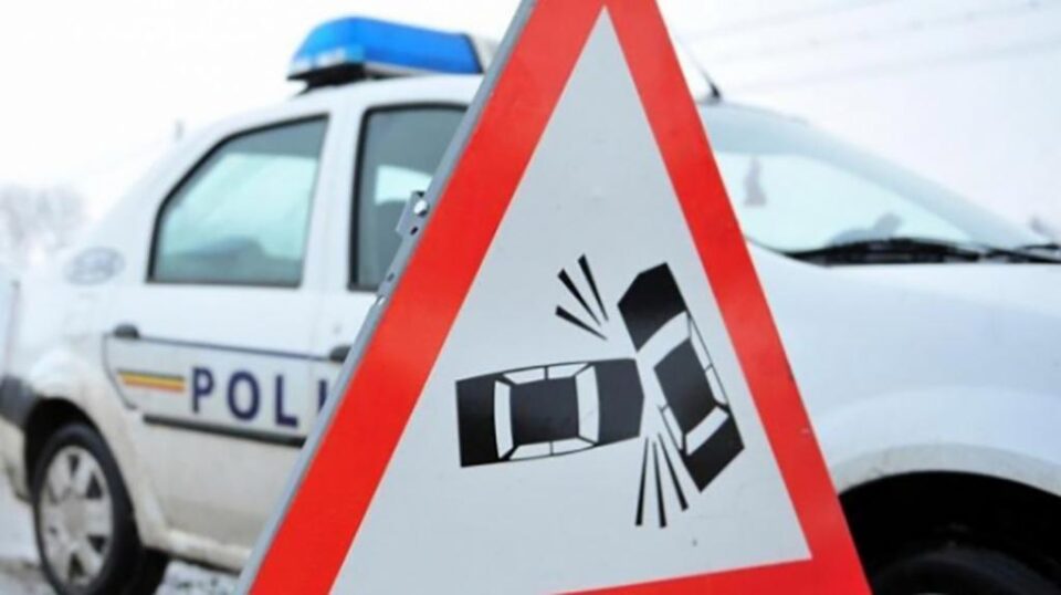 Tânăr cercetat penal după ce s-a urcat la volan băut și fără permis și a intrat cu mașina în șanț Tânăr cercetat penal după ce s-a urcat la volan băut și fără permis și a intrat cu mașina în șanț
