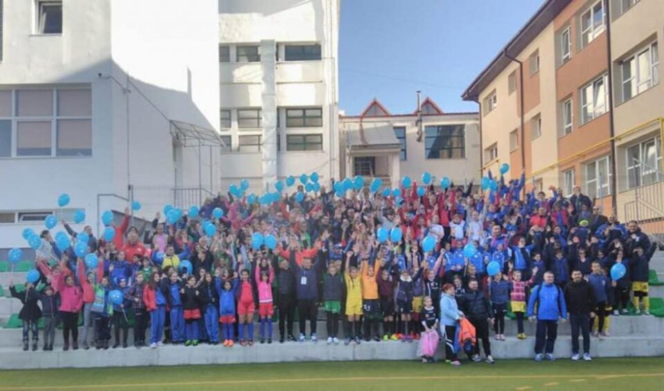 Imagine din urmă cu un an, cu participanții la turneul final „Fotbal și Feminitate”, gazduit de Suceava. Imagine din urmă cu un an, cu participanții la turneul final „Fotbal și Feminitate”, gazduit de Suceava.