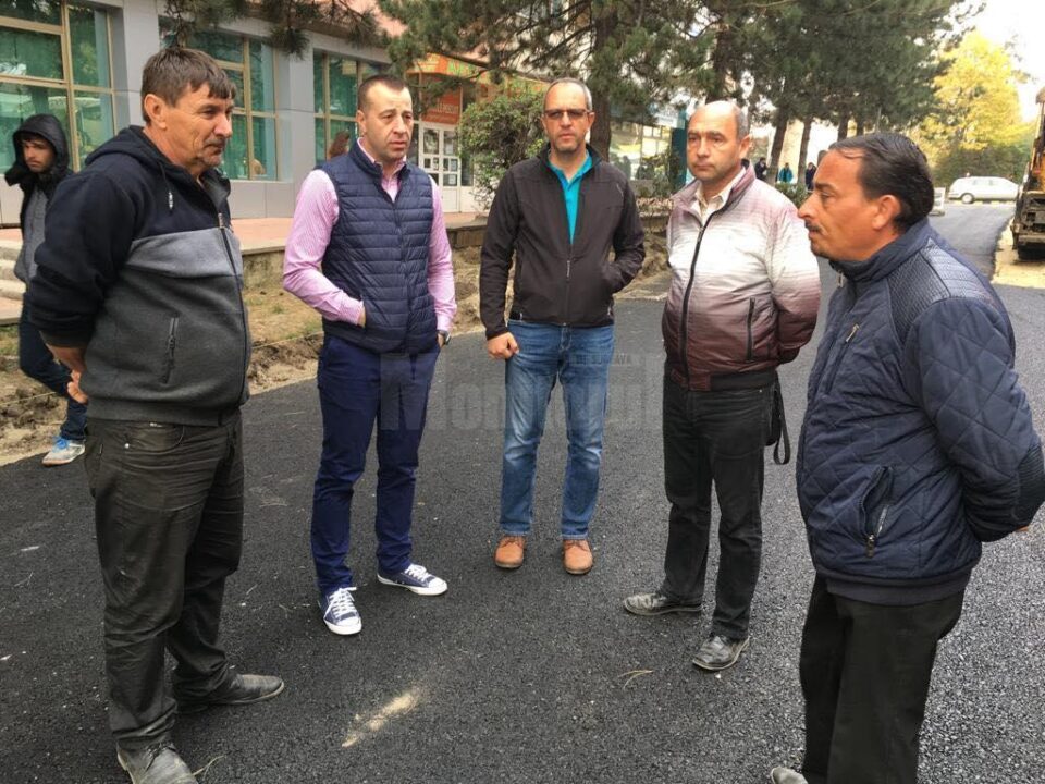 Trotuarele și căile de acces din zona centrală a Sucevei, refăcute în paralel cu strada Curtea Domnească