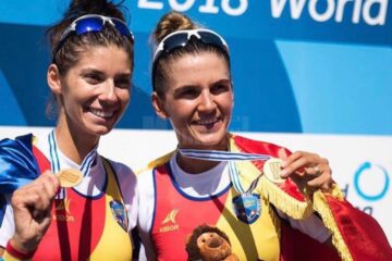 Gianina Beleaga (stânga) și Ionela Cozmiuc (Lehaci) au câștigat aurul mondial la dublu vâsle categorie ușoară