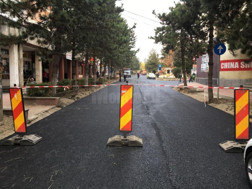 Trotuarele și căile de acces din zona centrală a Sucevei, refăcute în paralel cu strada Curtea Domnească Trotuarele și căile de acces din zona centrală a Sucevei, refăcute în paralel cu strada Curtea Domnească