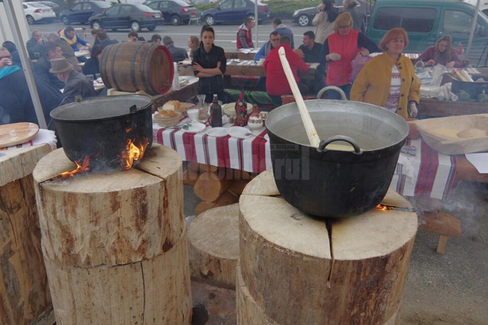 Bucătăria tradițională își așteaptă oaspeții