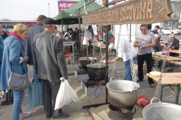 Pe parcursul târgului pot fi degustate delicioase produse tradiționale din Bucovina
