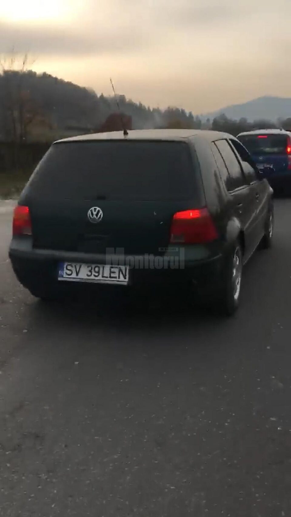 O persoană care a aruncat pe geamul mașinii niște gunoaie, iar acestea i-au fost returnate de Solo Gheorghe