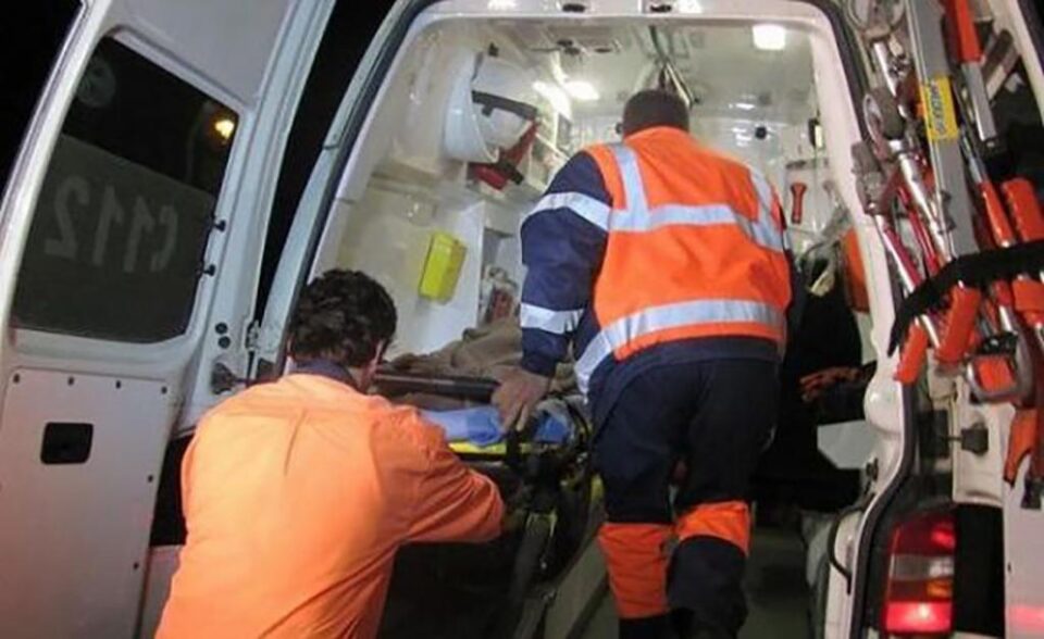 Cele două adolescente au fost preluate de ambulanță și transportate la Spitalul Municipal Rădăuți Cele două adolescente au fost preluate de ambulanță și transportate la Spitalul Municipal Rădăuți