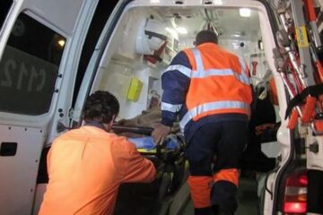 Cele două adolescente au fost preluate de ambulanță și transportate la Spitalul Municipal Rădăuți