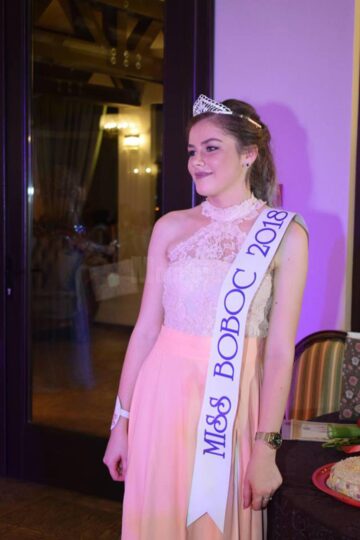 Elevii și profesorii de la Școala Sanitară Postliceală au premiat cele mai frumoase bobocițe