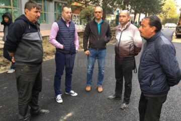Trotuarele și căile de acces din zona centrală a Sucevei, refăcute în paralel cu strada Curtea Domnească