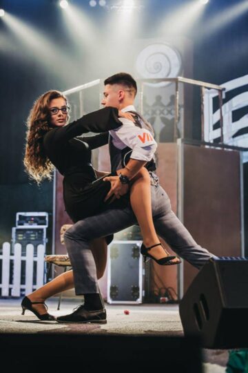 „Pierduți în timp”, bobocii de la „Petru Rareș” și-au desemnat noua generație de Miss și Mister