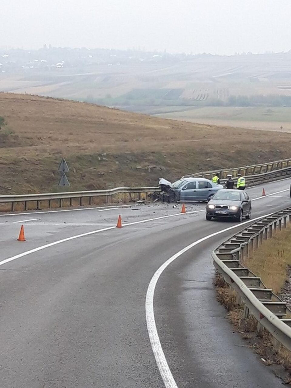 Una din mașinile implicate în accident
