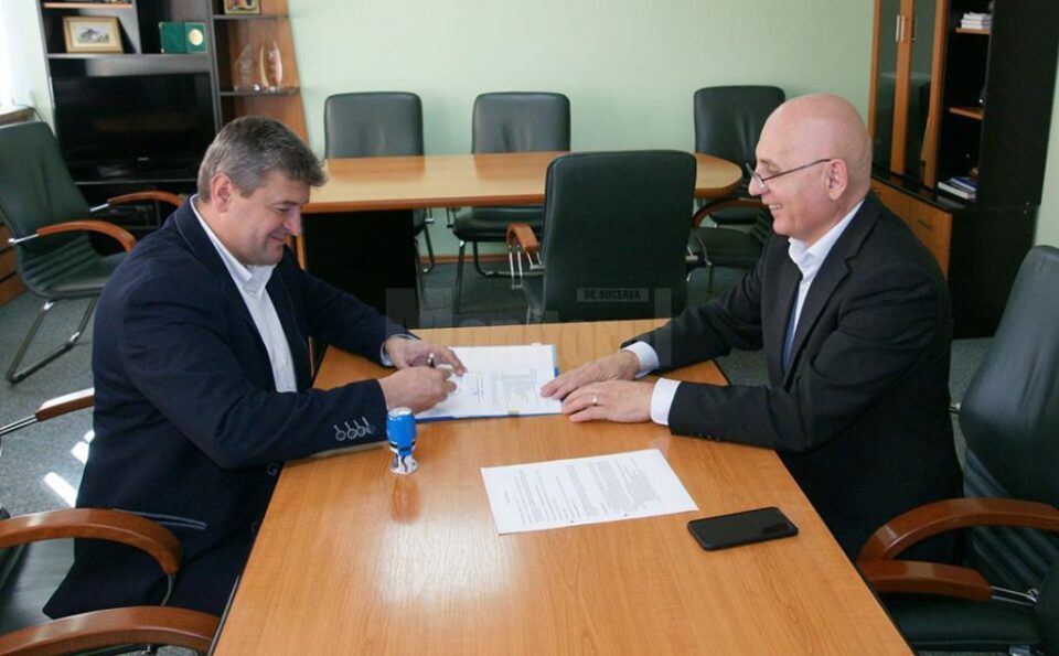 Cătălin Coman a senat contractul de finantare pentru reabilitrarea cantinei de la Colegiul Național "Nicu Gane" din Falticeni Cătălin Coman a senat contractul de finantare pentru reabilitrarea cantinei de la Colegiul Național "Nicu Gane" din Falticeni