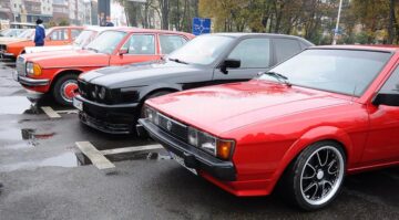 Peste 30 de autoturisme la Retro Parada Toamnei la Rădăuți