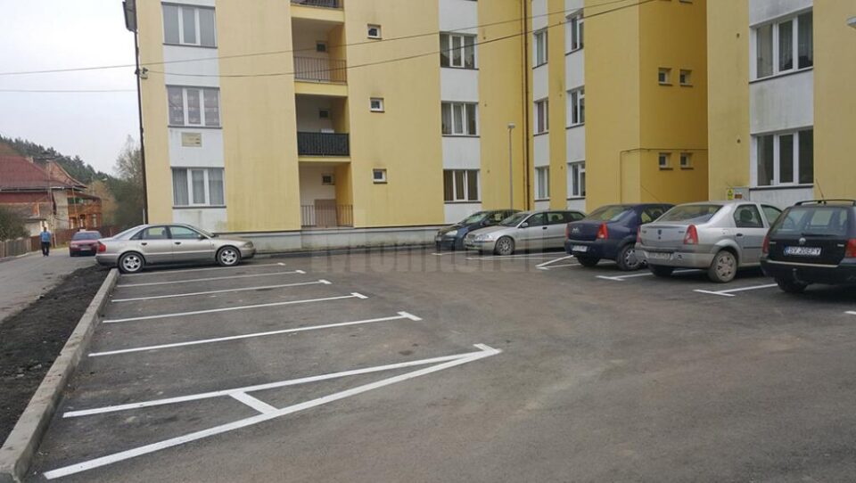 Primăria Câmpulung Moldovenesc a amenajat locuri de parcare noi în mai multe cartiere din municipiu Primăria Câmpulung Moldovenesc a amenajat locuri de parcare noi în mai multe cartiere din municipiu