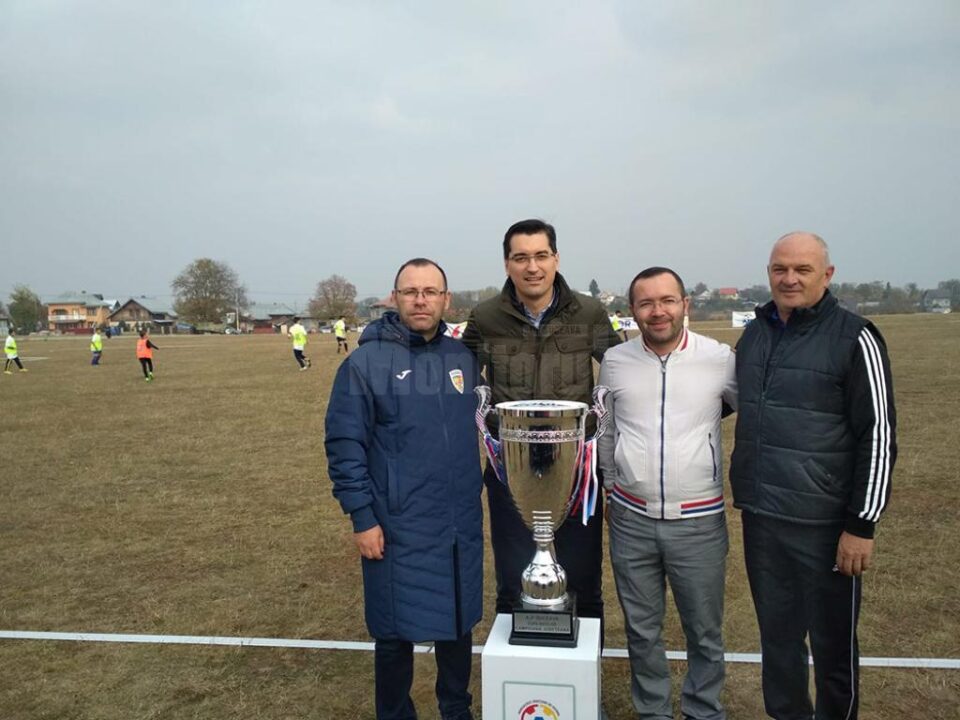 Președintele FRF, Răzvan Burleanu, a fost prezent sâmbătă pe imașul din Ipotești, la Cupa Satelor Președintele FRF, Răzvan Burleanu, a fost prezent sâmbătă pe imașul din Ipotești, la Cupa Satelor