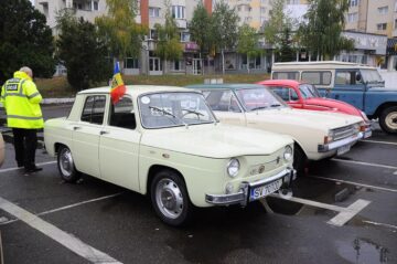 Peste 30 de autoturisme la Retro Parada Toamnei la Rădăuți