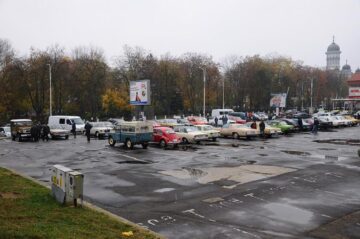 Peste 30 de autoturisme la Retro Parada Toamnei la Rădăuți